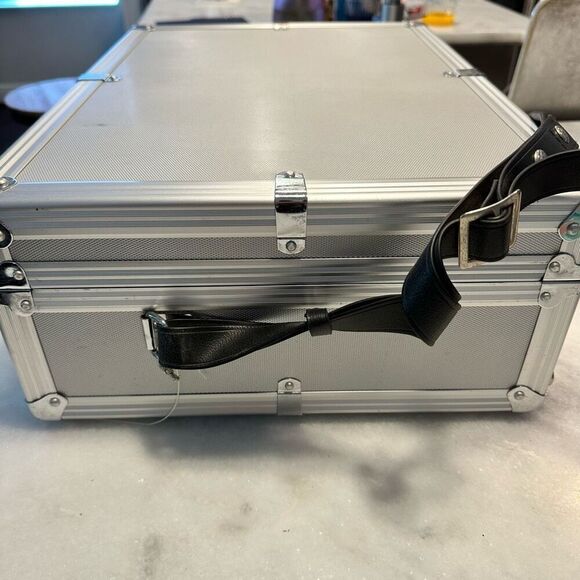 Vintage Mamiya M645 Medium Format Film Camera W/ 4 Lenses 2 Keys & Case Black OS - Picture 14 of 16